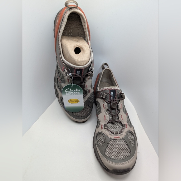 Clark's Vibram Outdoor All-terrain Performance Slip-on. - Picture 6 of 6